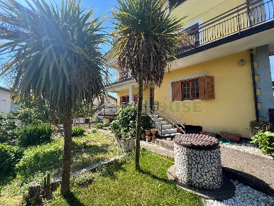Foto Case semi ndipendenti in Via Santa Lucia, Montefredane di 120 m²