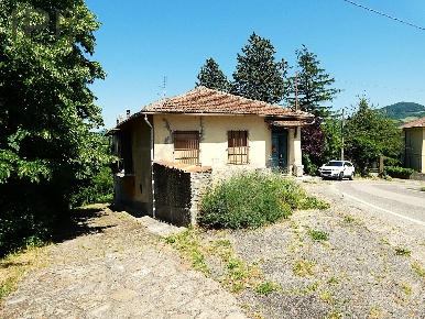 Foto Casa indipendente in viale pietro porro 5, Mombaldone di 300 m²
