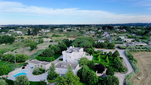 Foto Rustico in Via Massafra 119, Martina Franca di 1091 m² con 18 locali