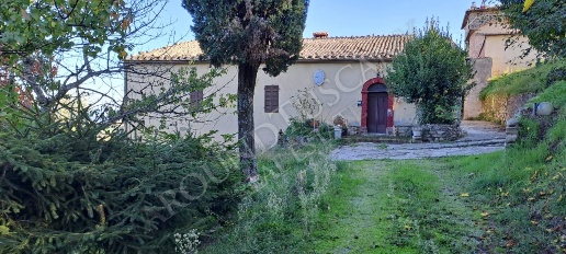 Foto Casale a San Casciano dei Bagni di 396 m² con 14 locali in vendita