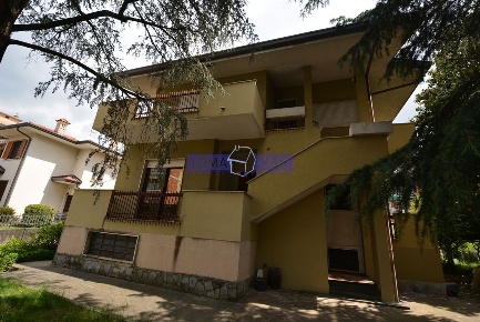 Foto Case semi ndipendenti in Via Milano, Lomagna Centro di 182 m²