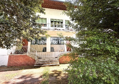 Foto Case semi ndipendenti in VIALE MARCONI, Faenza di 210 m² in vendita