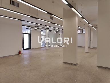 Foto Magazzino in VIA FILANDA VECCHIA, Faenza di 217 m² con 3 locali