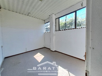 Foto Laboratorio a Borgo Mantovano di 570 m² con 8 locali in affitto
