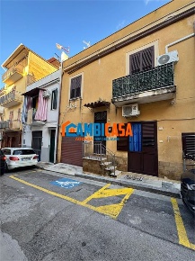 Foto Villa unifamiliare a Casteldaccia di 213 m² con 7 locali in vendita
