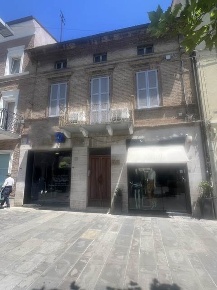 Foto Casa indipendente a Civitanova Marche Centro di 220 m² con 10 locali