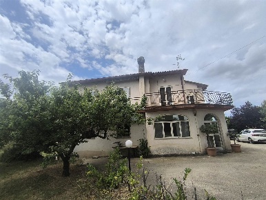 Foto Villa unifamiliare a Montefiascone di 260 m² con 5 locali in vendita