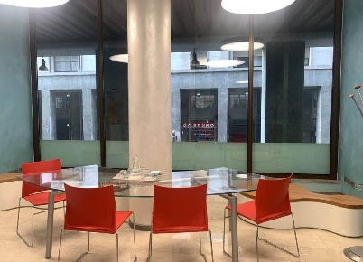 Foto Negozio in Via Gonzaga 5, Milano Duomo di 140 m² con 3 locali