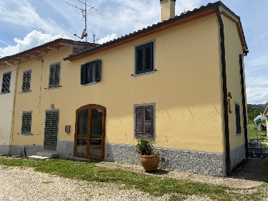 Foto Case semi ndipendenti a Pistoia Giardino Zoologico di 196 m²
