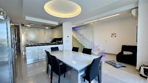 Foto Villa unifamiliare a Chioggia Sottomarina di 168 m² con 8 locali