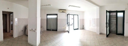 Foto Locale commerciale a Livorno Pontino - Bastia di 60 m² con 2 locali