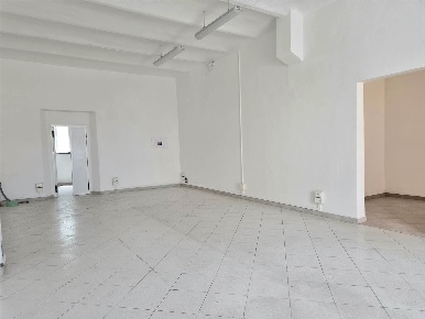 Foto Negozio a Cecina Cecina Centro di 70 m² con 3 locali in affitto