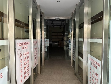 Foto Locale commerciale in Via della Vigna Nuova 40, Firenze di 90 m²