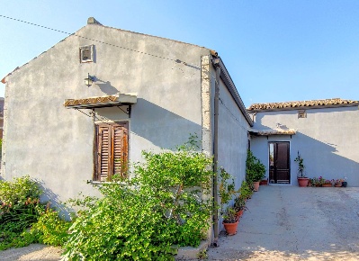 Foto Villa singola in Via Vanella 182, Modica di 300 m² con 7 locali