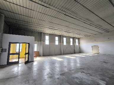 Foto Capannone industriale a Montefiascone Centro di 280 m² con 1 locali