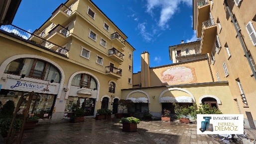 Foto Appartamento in piazza Chanoux, Aosta Centro di 65 m² con 2 locali