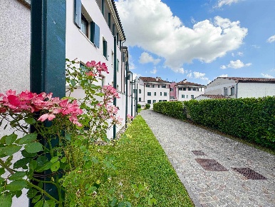 Foto Appartamento in via Santo Stefano 47, Este di 160 m² con 6 locali