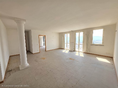 Foto Attico a Cesana Brianza di 392 m² con 6 locali in vendita