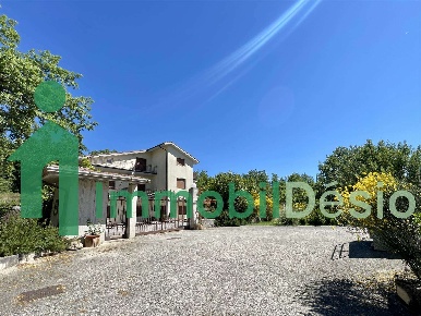 Foto Appartamento a Pignola di 222 m² con 10 locali in vendita