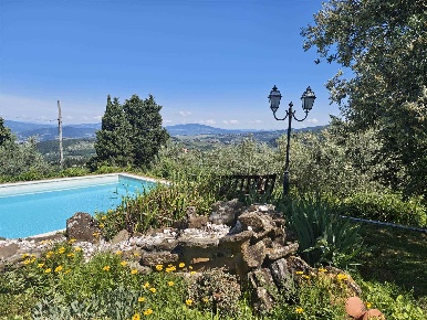 Foto Villa unifamiliare a Reggello di 113 m² con 4 locali in vendita