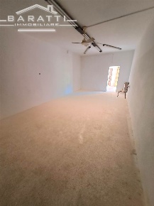 Foto Attività commerciale a Mirandola di 70 m² con 2 locali in affitto