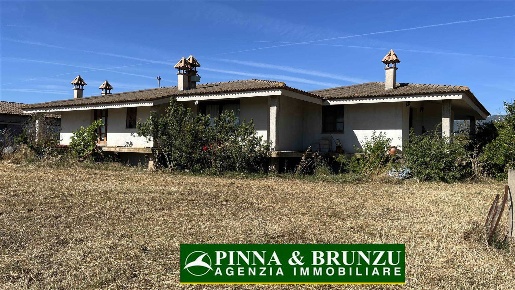 Foto Villa unifamiliare a Marrubiu di 359 m² con 5 locali in vendita