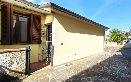 Foto Casa indipendente a Pistoia Bottegone di 87 m² con 5 locali in vendita