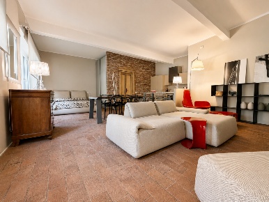 Foto Loft a Camaiore Camaiore Paese di 70 m² con 4 locali in vendita