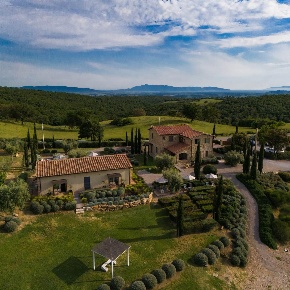 Foto Casale a Magliano in Toscana di 328 m² con 18 locali in vendita