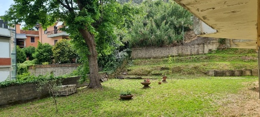 Foto Appartamento a Carrara Centro di 90 m² con 4 locali in vendita