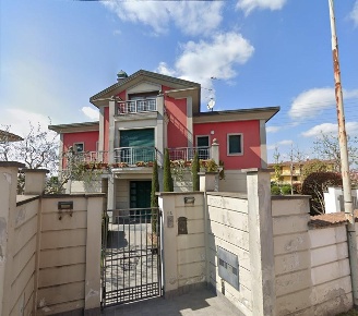 Foto Villa unifamiliare a Cortenuova di 357 m² con 4 locali in vendita