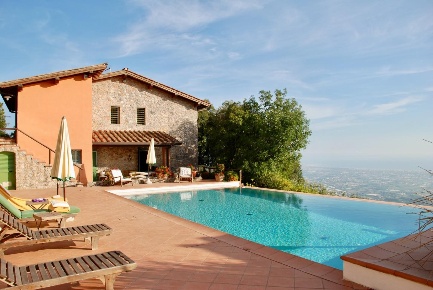 Foto Villa unifamiliare a Pietrasanta di 176 m² con 8 locali in vendita