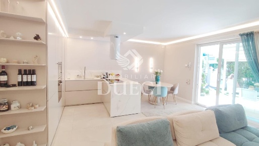 Foto Appartamento a Camaiore Lido di Camaiore di 170 m² con 7 locali