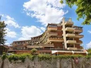 Foto Box a Giardini-Naxos Porticato di 25 m² con 1 locali in vendita