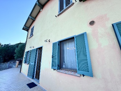 Foto Casale a Pietrasanta di 130 m² con 8 locali in vendita