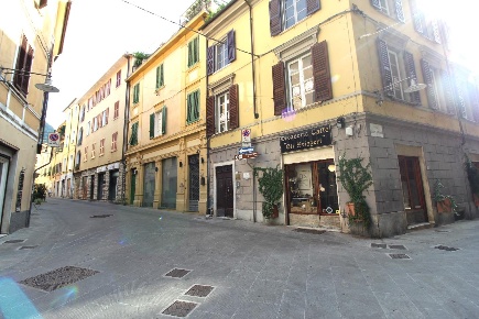 Foto Appartamento a Massa Centro di 120 m² con 5 locali in vendita