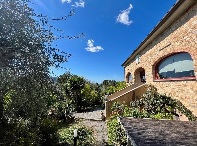 Foto Rustico a Camaiore Camaiore Paese di 360 m² con 8 locali in vendita