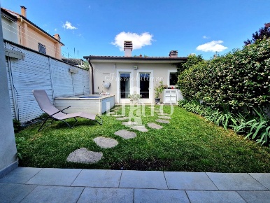 Foto Villa a schiera a Campi Bisenzio San Martino, San Lorenzo di 137 m²