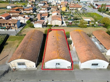Foto Capannone industriale a Ponsacco Centro di 414 m² con 3 locali