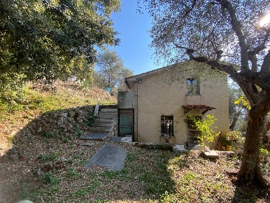 Foto Rustico a Pietrasanta di 90 m² con 5 locali in vendita