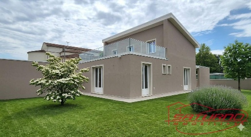 Foto Villa unifamiliare a Capannori Segromigno - San Colombano di 160 m²