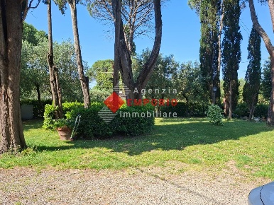 Foto Appartamento a Pontedera Villaggi, Bellaria di 250 m² con 10 locali
