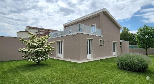 Foto Villa unifamiliare a Capannori Segromigno - San Colombano di 160 m²
