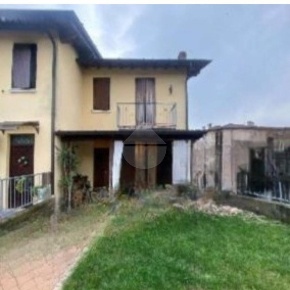 Foto Villa a schiera in Tiziano, Offlaga Centro di 138 m² con 5 locali