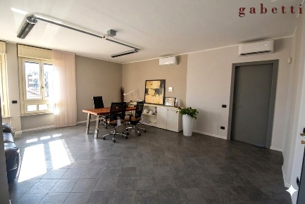 Foto Ufficio in Via alcide de gasperi 2, Magenta Centro di 115 m²