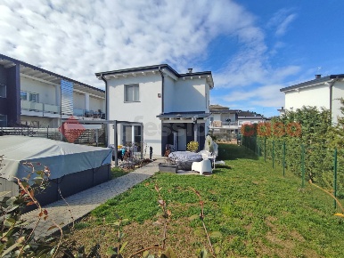 Foto Villa singola in Isonzo, Arona Centro di 180 m² con 5 locali