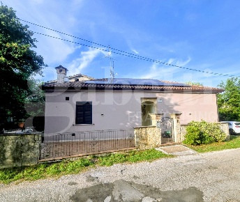 Foto Casa indipendente in Via Celletta 8, Ceccano di 90 m² con 4 locali