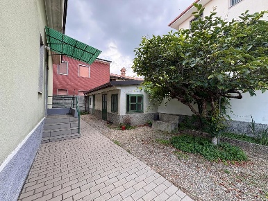 Foto Villa singola in Via Pellico 29, Magenta Centro di 156 m² con 3 locali
