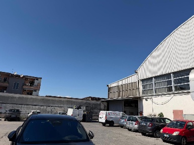 Foto Capannone industriale in indipendenza, Casoria di 600 m² con 2 locali