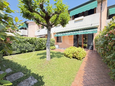 Foto Villa a schiera a Piove di Sacco di 205 m² con 6 locali in vendita